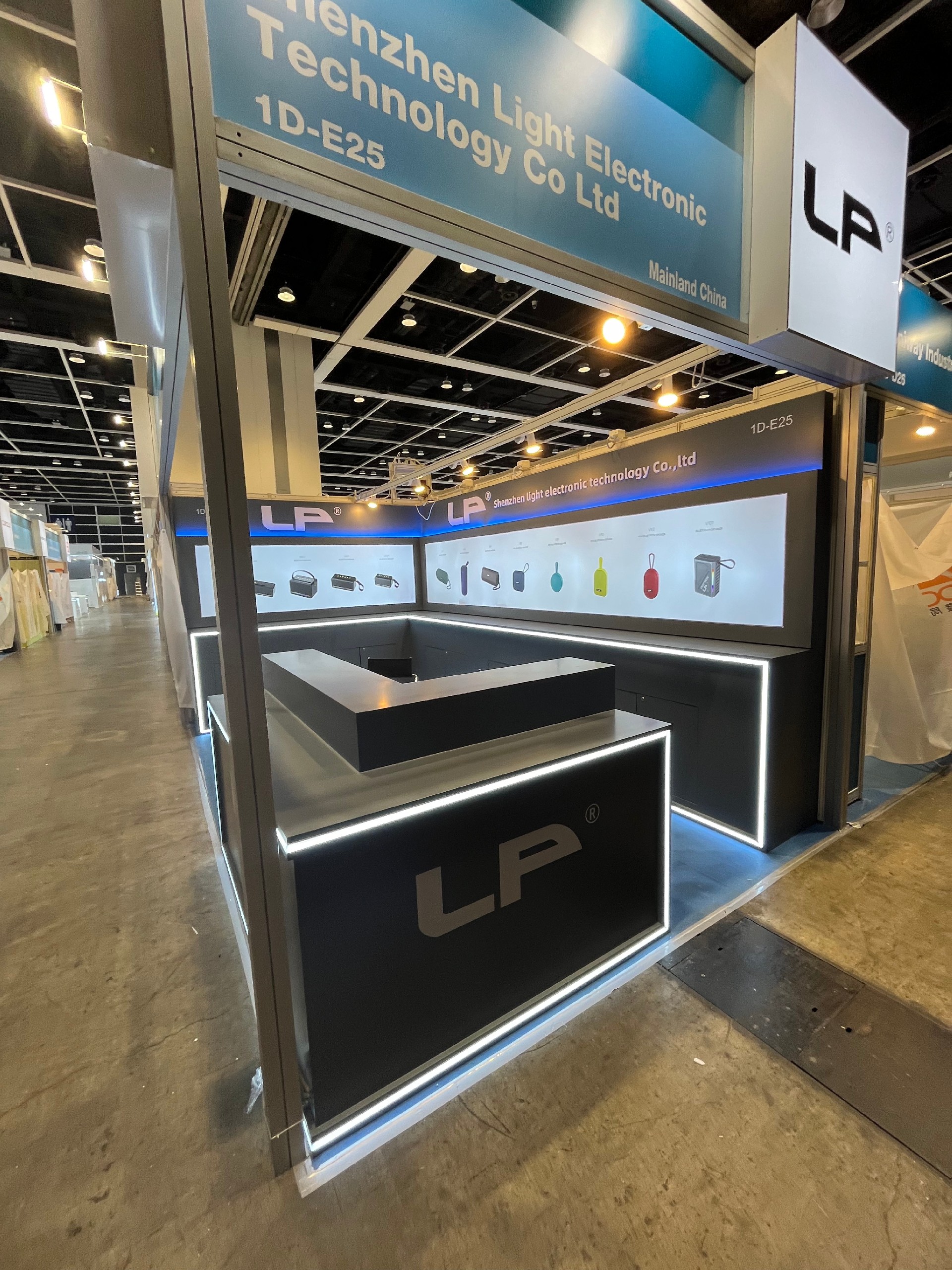 展臺的燈光設計如何影響觀眾的情緒與停留時間